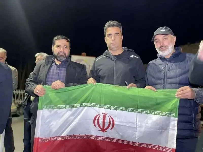 منوچهر هادی در تجمعات شبانه حاضر شد + عکس منوچهر هادی در تجمعات شبانه حاضر شد + عکس