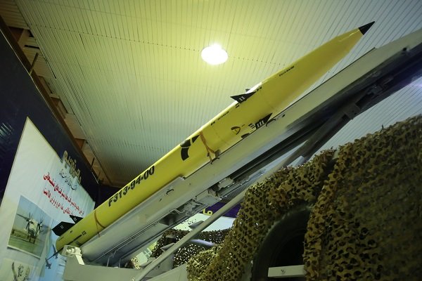 نمایش موشک فاتح در اجتماع زنجانی ها در میدان انقلاب