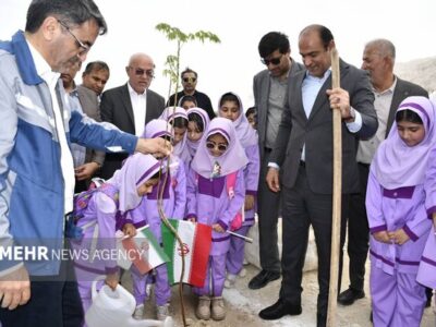 پویش «کاشت نهال سرو ایران» در عسلویه اجرا شد