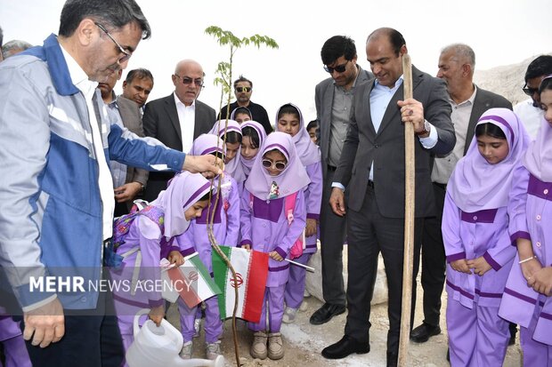پویش «کاشت نهال سرو ایران» در عسلویه اجرا شد