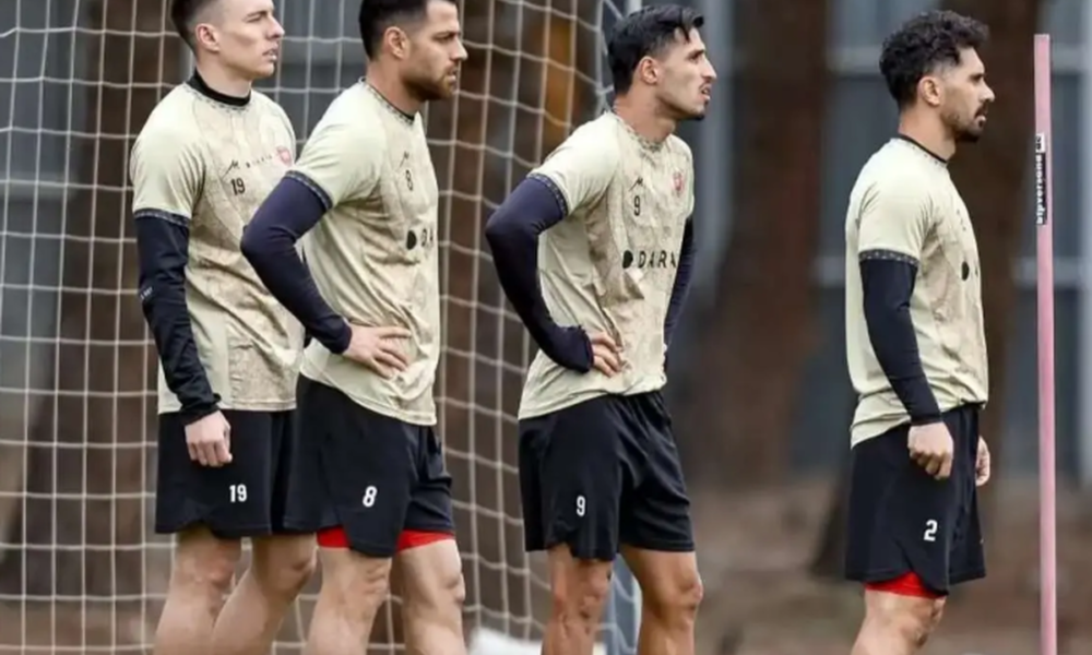 چالش‌های ادامه لیگ برای پرسپولیس/ خارجی‌ها برنمی‌گردند؟