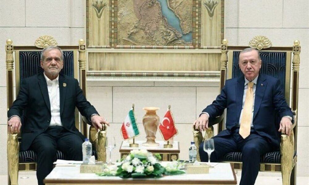 گفتگوی روسای جمهور ایران و ترکیه / اردوغان: به کسانی که قصد تخریب مذاکرات را دارند فرصت ندهید