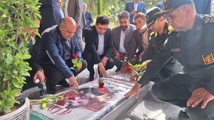 گلزار شهدای خرم‌آباد غبارروبی شد