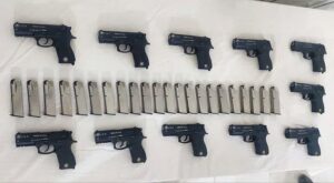 ۲۸ قبضه سلاح کلت جنگی در ارتفاعات صعب العبور ارومیه کشف شد