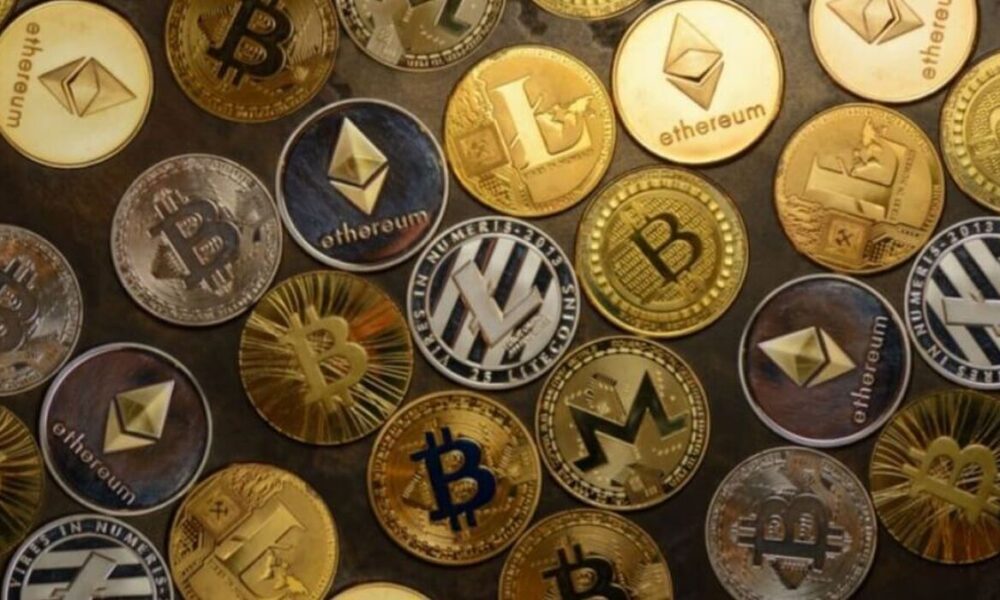 آخرین قیمت رمزارزها/ بیت‌کوین صعود تا پشت مرز ۸۳ هزار دلار و تتر همچنان در مسیر کاهش قیمت