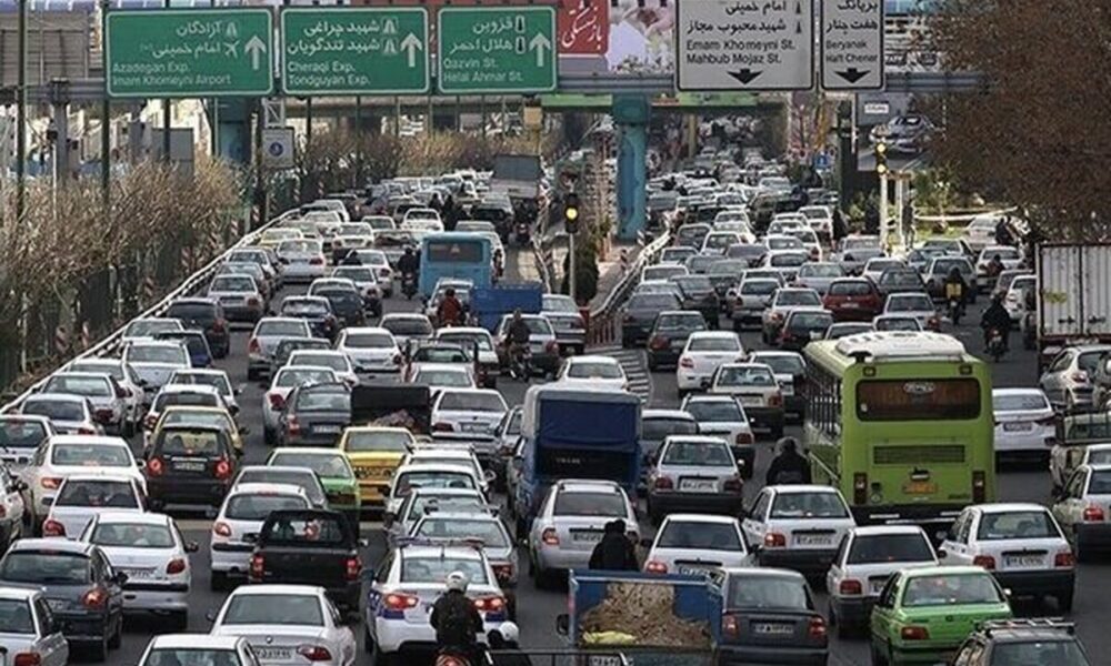 آخرین وضعیت ترافیکی و جوی محورهای مواصلاتی کشور / ترافیک سنگین در ورودی های تهران گزارش شده است