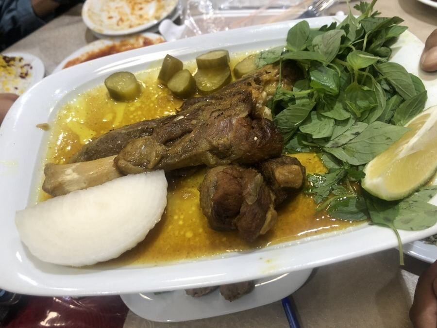 رستوران گل سرخ یزد