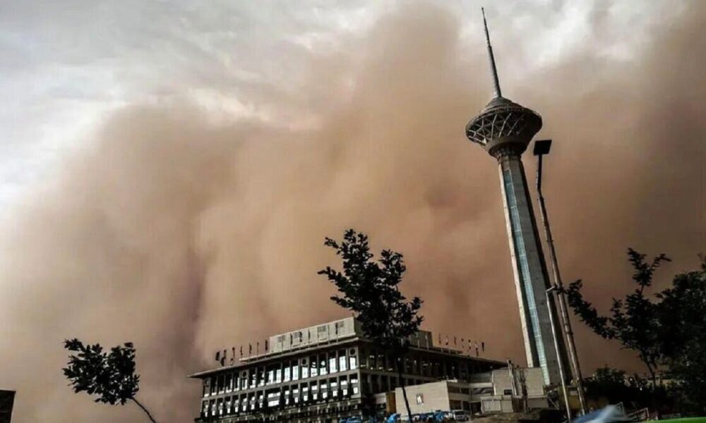 تهرانی‌ها در خانه بمانند/ تداوم باد شدید و رگبار در پایتخت