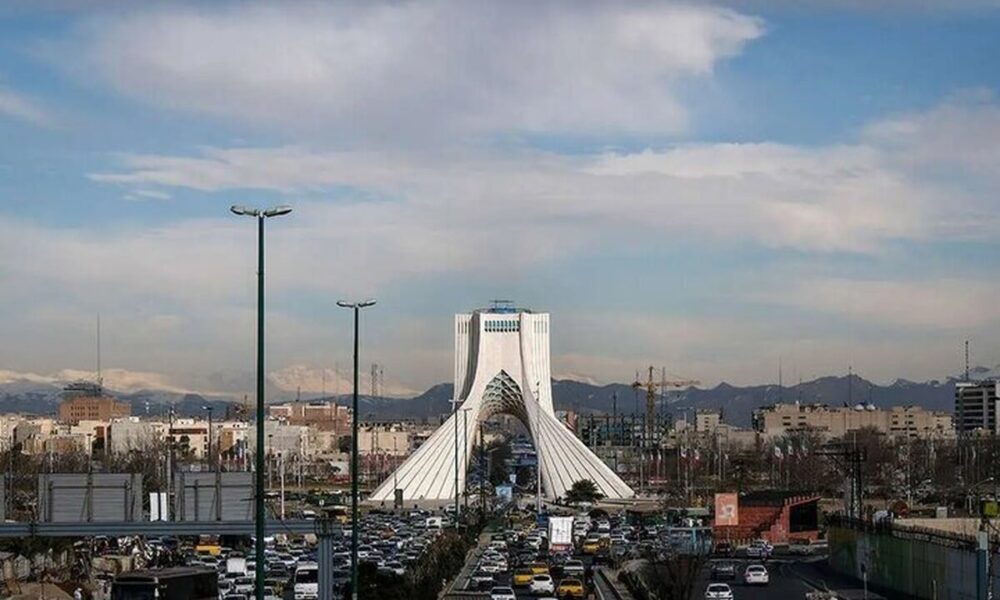 رگبار و رعدوبرق مهمان آسمان تهران شد /ناپایداری‌های جوی تا هفته آینده ادامه دارد؟
