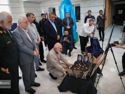 نمایشگاه عکس «ایستاده در غبار» در خوزستان گشایش یافت