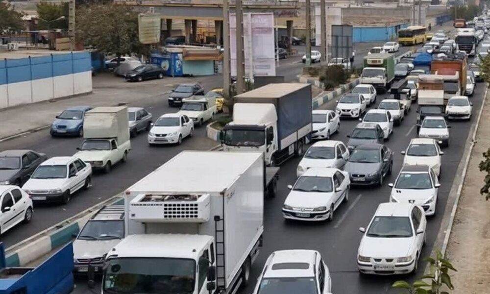 آخرین وضعیت ترافیکی و جوی محورهای مواصلاتی کشور / جاده‌های منتهی به تهران قفل شد