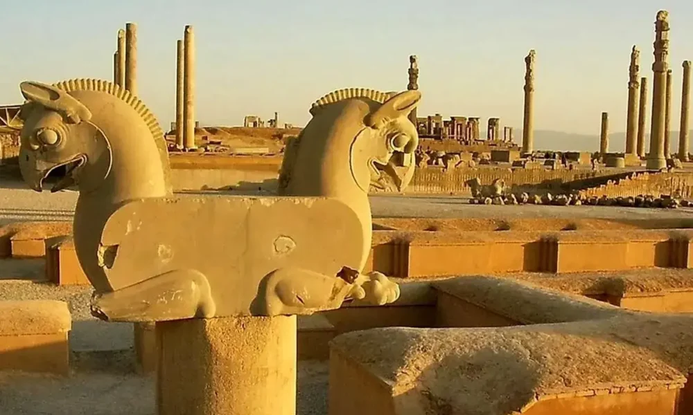 اتفاقی عجیب در حریم تخت‌جمشید/ باید این میراث جهانی را نجات داد