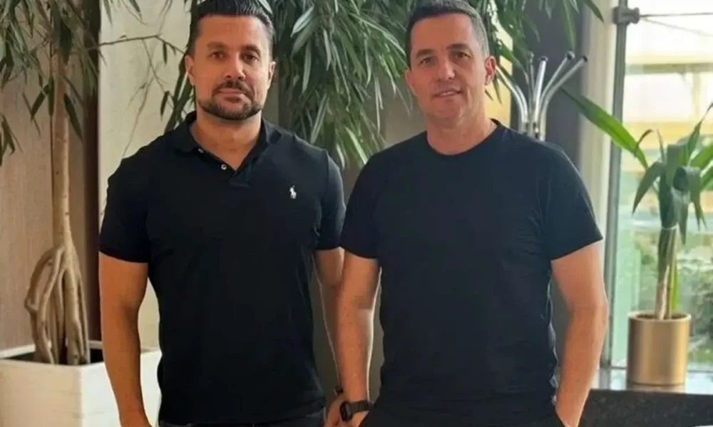 اوسمار و دستیارش به تهران رسیدند