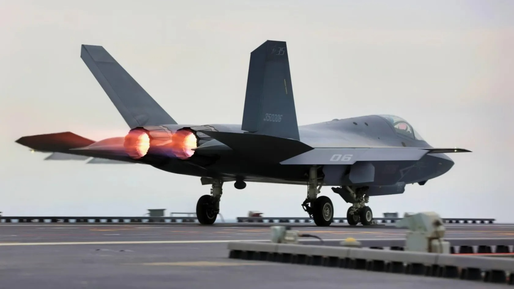 همهچیز درباره جنگنده نسل پنجم چین / J-35A رونمایی شد همهچیز درباره جنگنده نسل پنجم چین / J-35A رونمایی شد