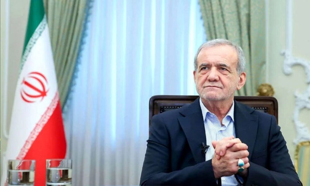پزشکیان وارد قم شد