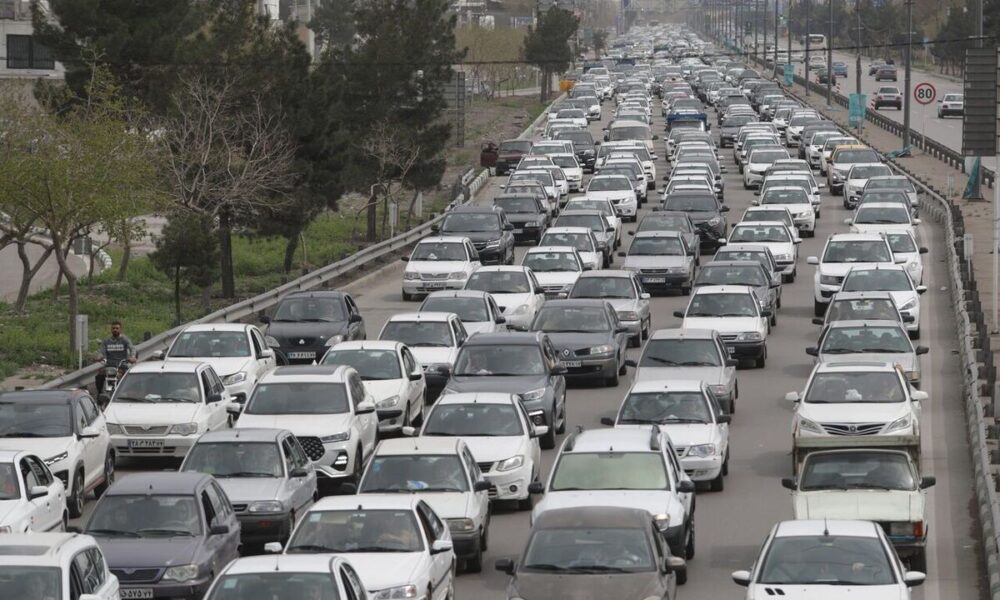 آخرین وضعیت ترافیکی محور‌های مواصلاتی در آستانه مراسم تشییع رهبر شهید / ورودی تهران قفل شد