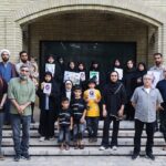 خانواده شهدای میناب به فارابی آمدند/ معرفی مربیان و برگزیدگان مسابقه «مدرسه‌ای که می‌رفتم»_6a8c48501617e.jpeg
