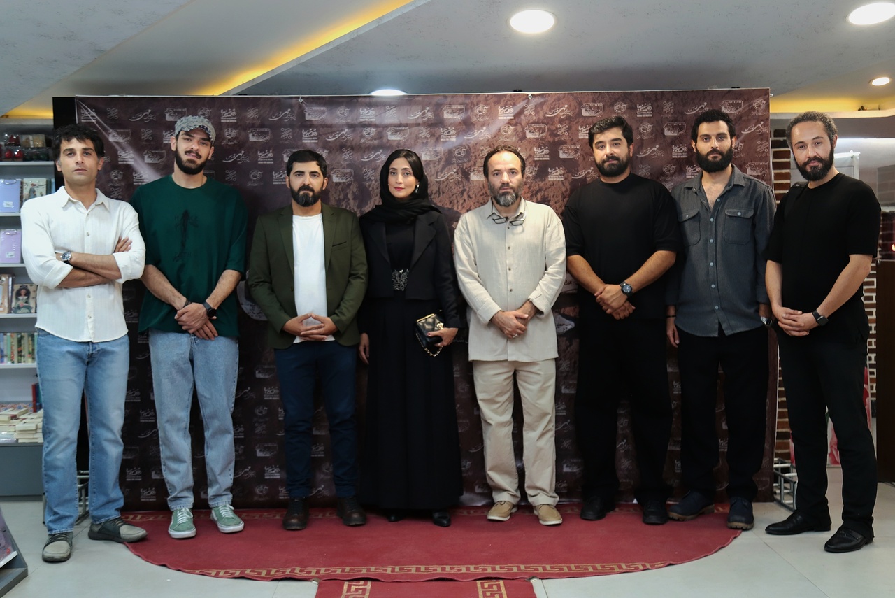 استقبال پرشور مردم از بازیگران و عوامل «جانشین»/ شامحمدی: تماشاگران «نفسِ سینما» هستند + تصاویر