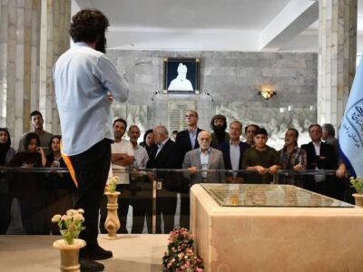 بزرگداشت روز شعر و ادب پارسی در آرامگاه فردوسی برگزار شد