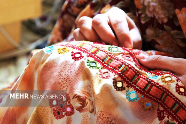سوزن‌دوزی بلوچ؛ نیازمند توجه ویژه مسئولان برای اشتغال پایدار و ارزآوری