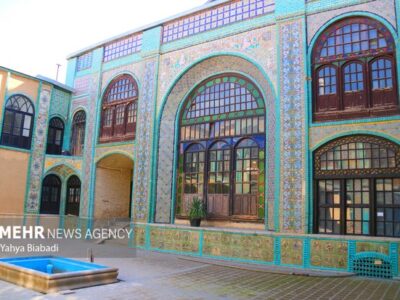 شاهکار کاشی‌نگاری در حصار رطوبت؛ تکیه معاون‌الملک در انتظار بودجه ملی
