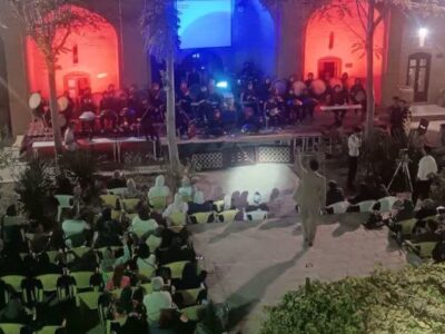 اجرای گروه نوازندگان «ضرب و جام» در مجموعه فرهنگی‌تاریخی رباط جام