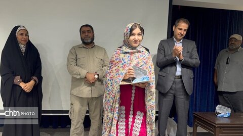 دهمین جشنواره تئاتر مونولوگ انصار قشم با معرفی برگزیدگان به کار خود پایان داد